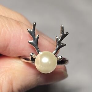 Elegant Silver Antler Pearl Ring